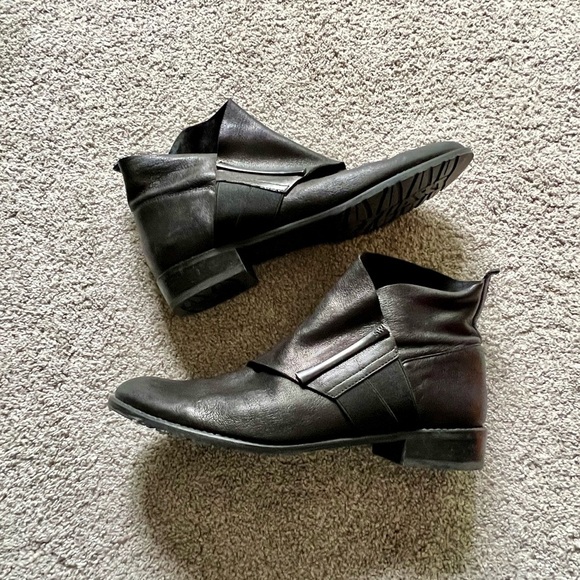 Stuart Weitzman Black Leather Bartoc Women’s Size 7.5 Boots Ankle Booties - Picture 1 of 5